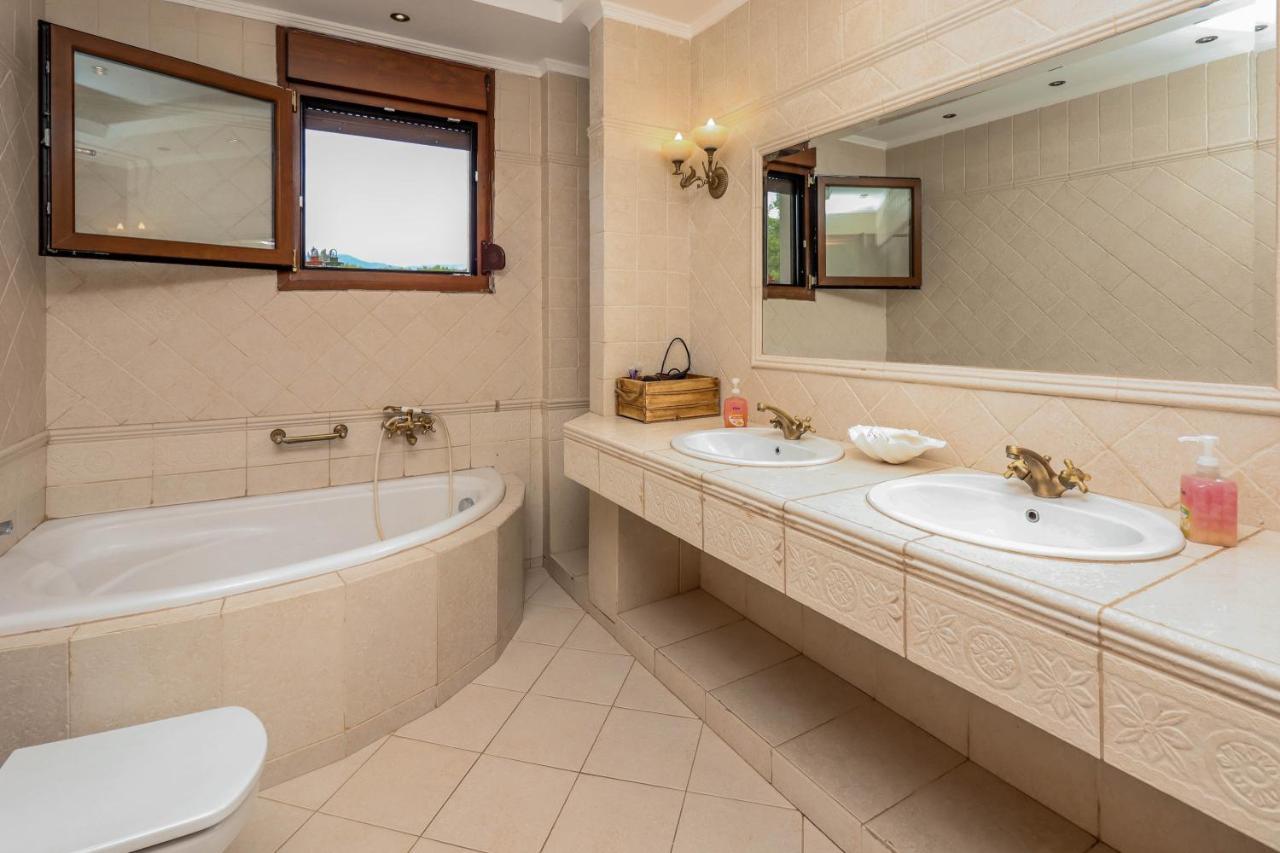 Suite Acropolis Serres Next To Center Bagian luar foto